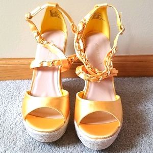 Shoedazzle size 9 women's wedges